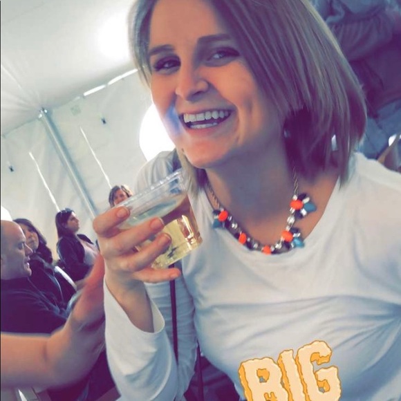 Meet your Posher, Kelly - Picture 3 of 4